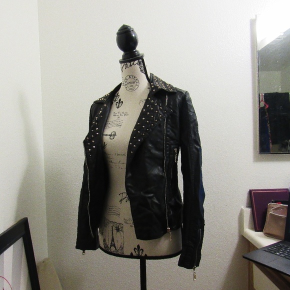 F21 STUDDED MOTO JACKET - FAUX LEATHER - Picture 2 of 8